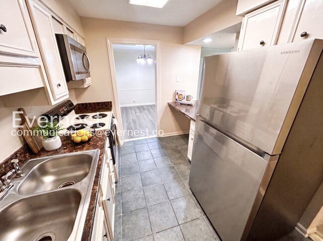 Building Photo - 2-Bed/2-Bath Home/Available Now!