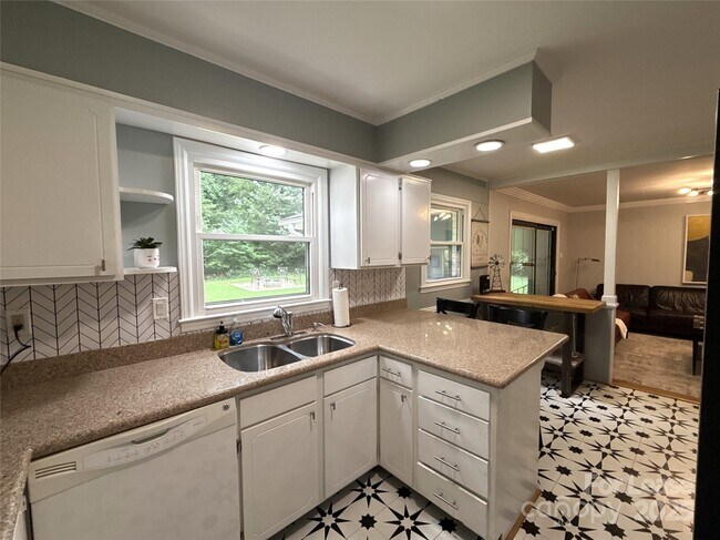 Building Photo - 1600 Paddock Cir