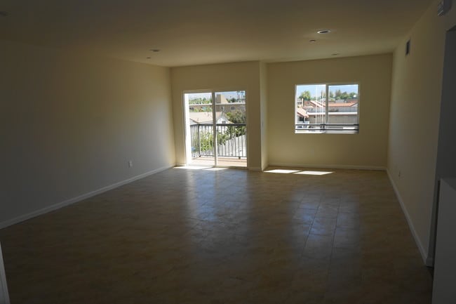 Building Photo - 9126 Langdon Ave