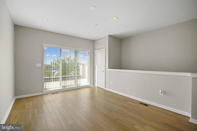 Building Photo - 621 Parkside Pl NE