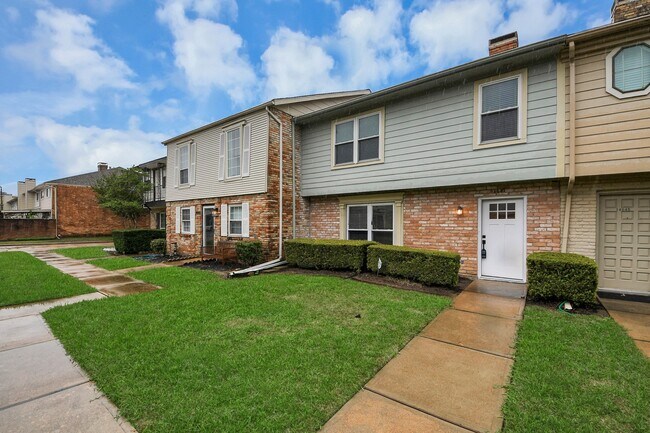 Building Photo - 14647 Perthshire Rd