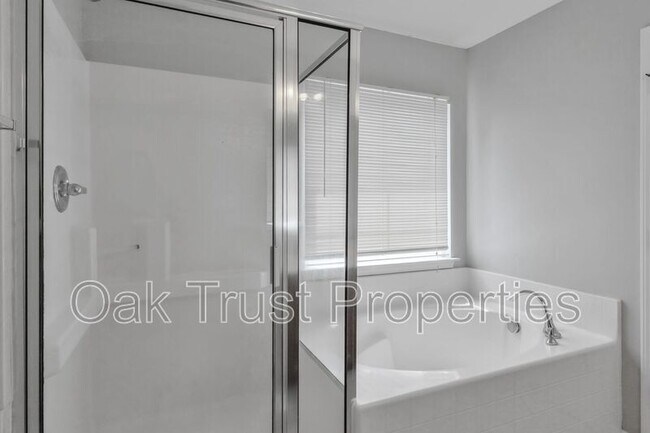 Building Photo - 438 Green Park Ln