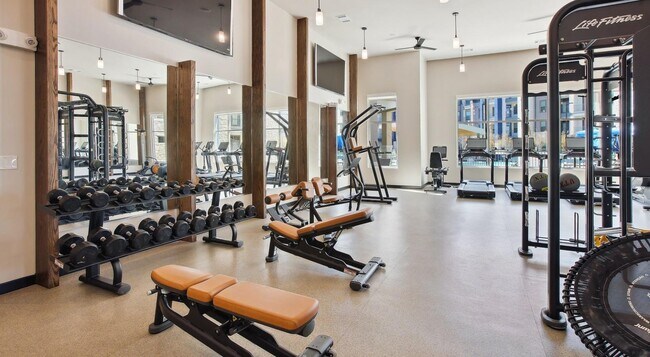 Building Photo - 14015 Univ Pass