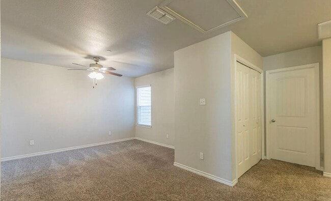 Building Photo - AVAILABLE NOW - Cozy Temple Townhome