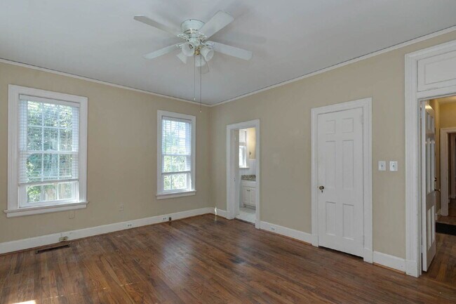 Building Photo - 1523 Dixon Dr