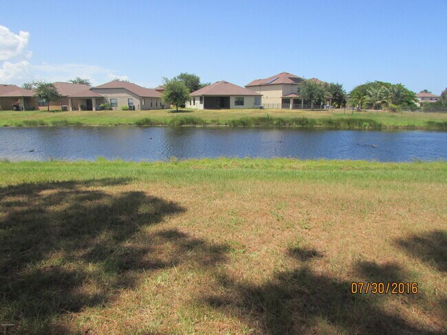 Building Photo - 700 Benton Dr