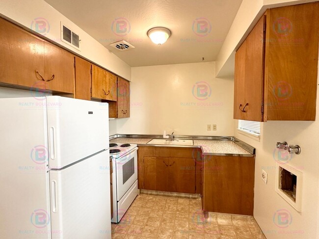 Building Photo - Delightful One-Bedroom + Office Near Idlew...