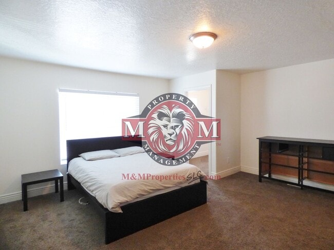 Building Photo - 3 Bd 3.5 Bath 2 Car Garage Townhome in Sandy