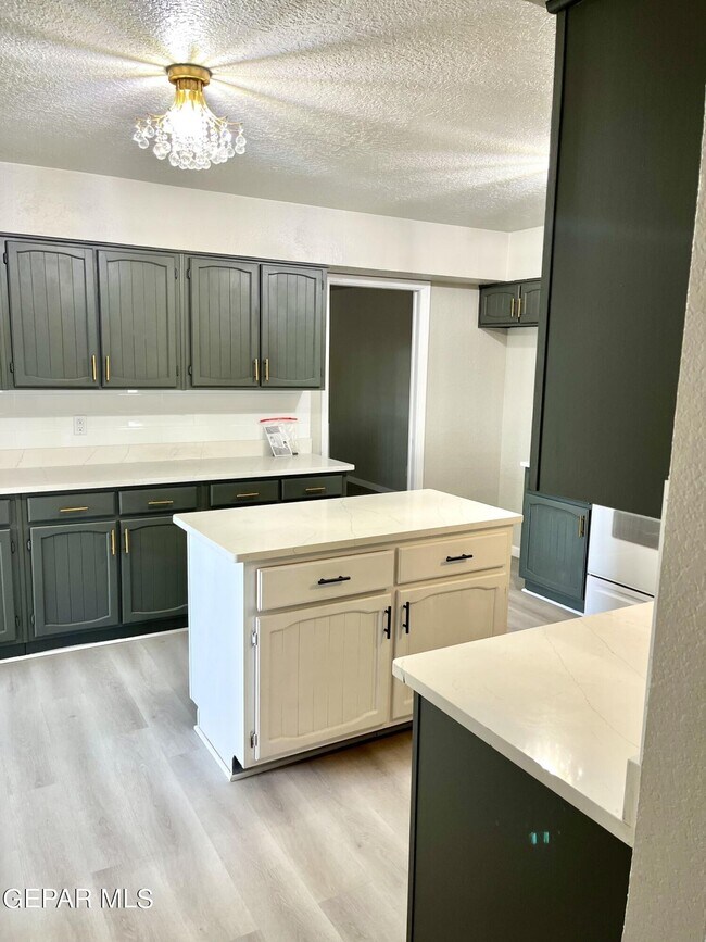 Building Photo - 11676 Andrienne Dr