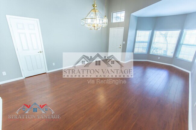 Building Photo - 1015 E Brentrup Dr