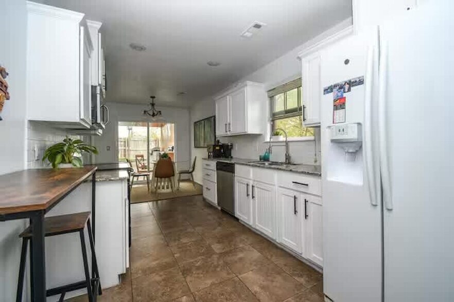 Building Photo - 731 Cypress Ct