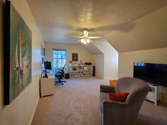 Building Photo - Ghent Square