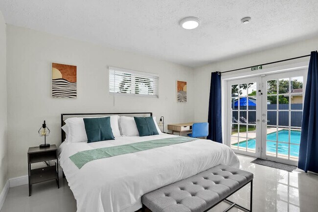 Building Photo - 6452 Custer St