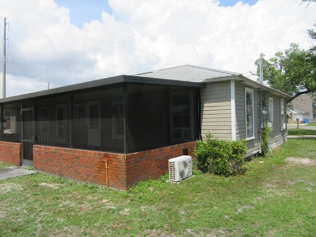 Building Photo - 708 S Hwy 22 A