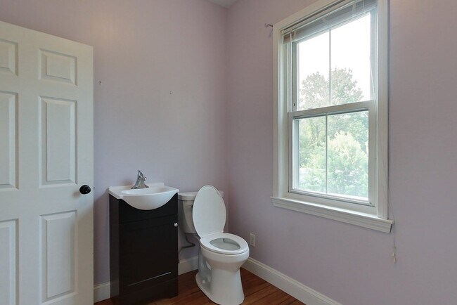 Building Photo - 10-12 Broadway St