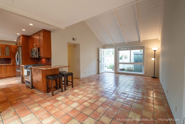 Building Photo - Spacious & Bright Los Gatos Home w/AC and ...