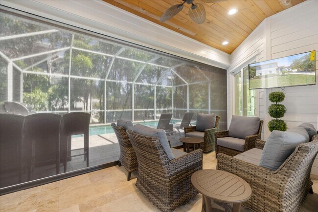 Building Photo - Furnished, Yearly 4bd Home on Siesta Key