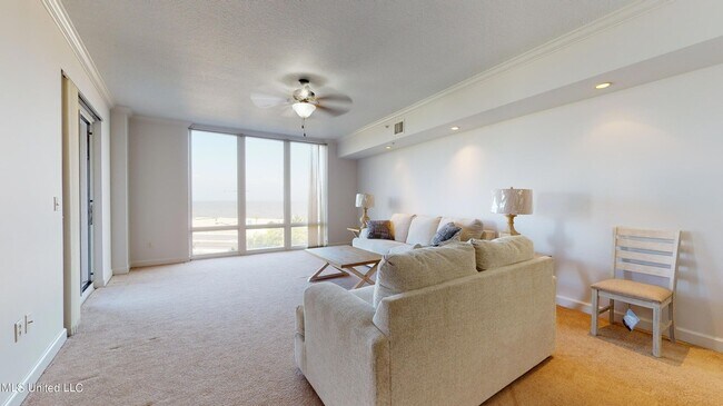 Building Photo - 1200 Beach Dr