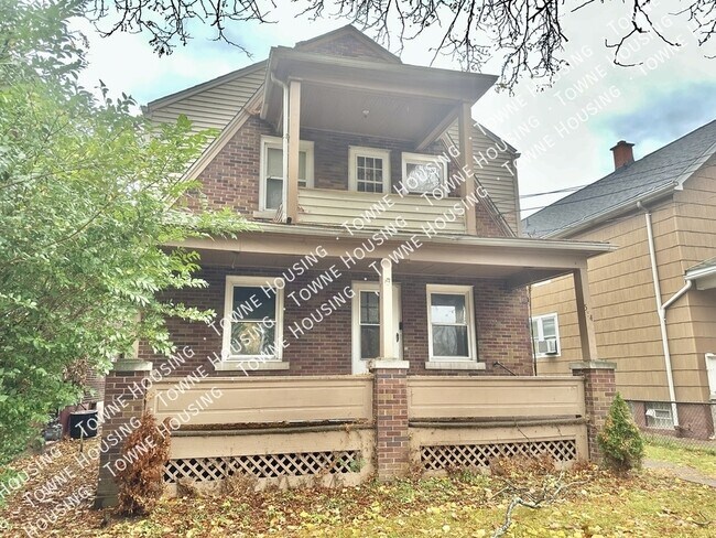 Building Photo - 554 26th St