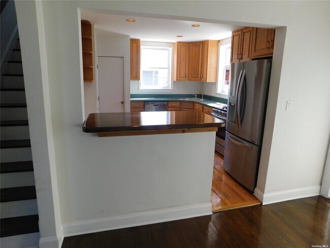 Building Photo - 360 Woodland Dr