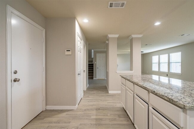 Building Photo - 1528 Canary Dr