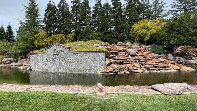 Building Photo - 554 Mt Dell Dr