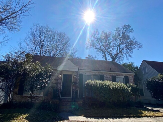 Building Photo - South Highlands Bungalow for Lease | 71104...