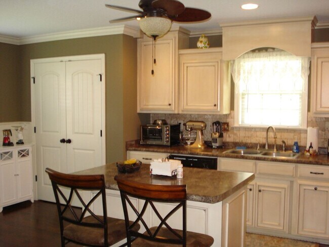 Building Photo - 4097 Silver Glenn