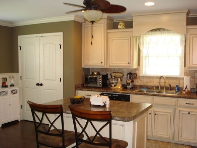 Building Photo - Exquisite Georgia Living: Elegant 3-Bedroom Home with Modern Amenities in Hahira. Located in Nels...