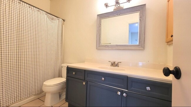 Building Photo - Great Near North Valley Home! No carpet! O...