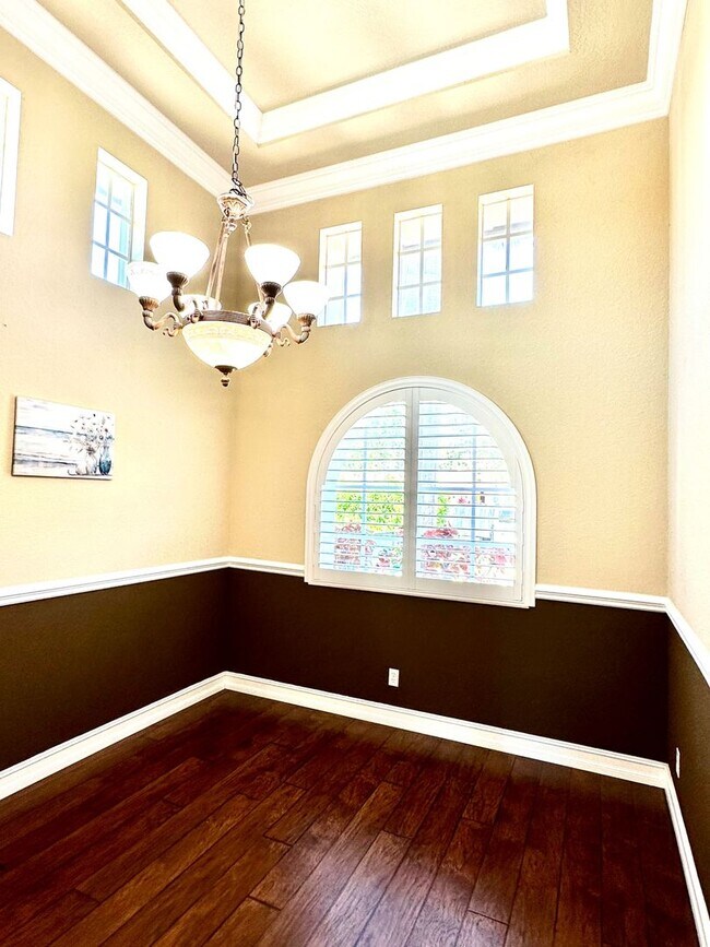 Building Photo - GORGEOUS 3 BEDROOM 2 BATH HOME IN PARKLAND