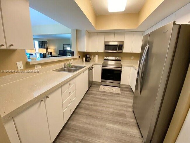 Building Photo - 17375 Collins Ave