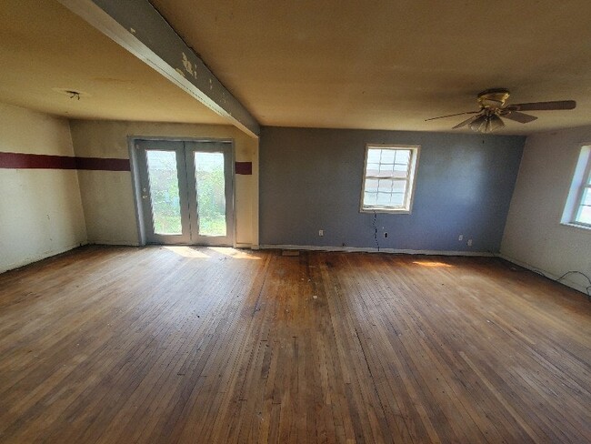 Building Photo - 410 N Branson St