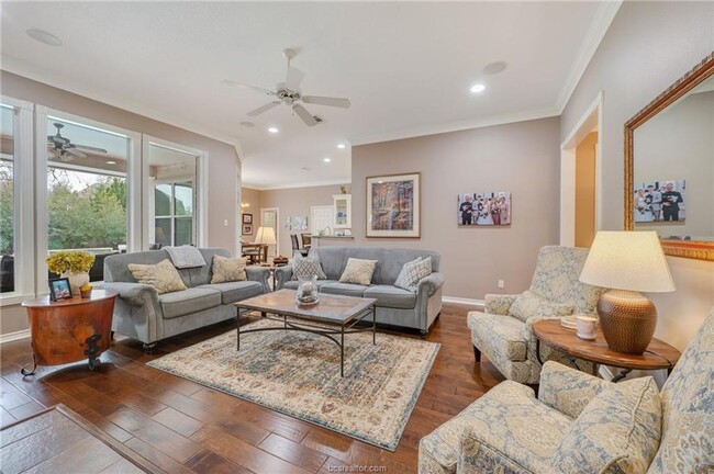 Building Photo - IMMEDIATE MOVE IN! Gorgeous 4 bedroom 3 ba...