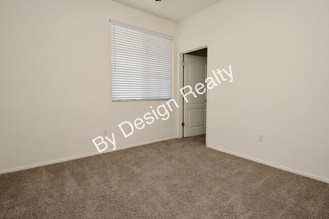 Building Photo - Immaculate Willow Ridge 4 Bedroom 2 Bath