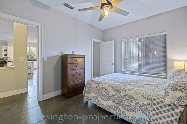 Building Photo - Modern, Single-story Home, in Exclusive Gated Golf course Community - Heritage at Diamond Oaks.