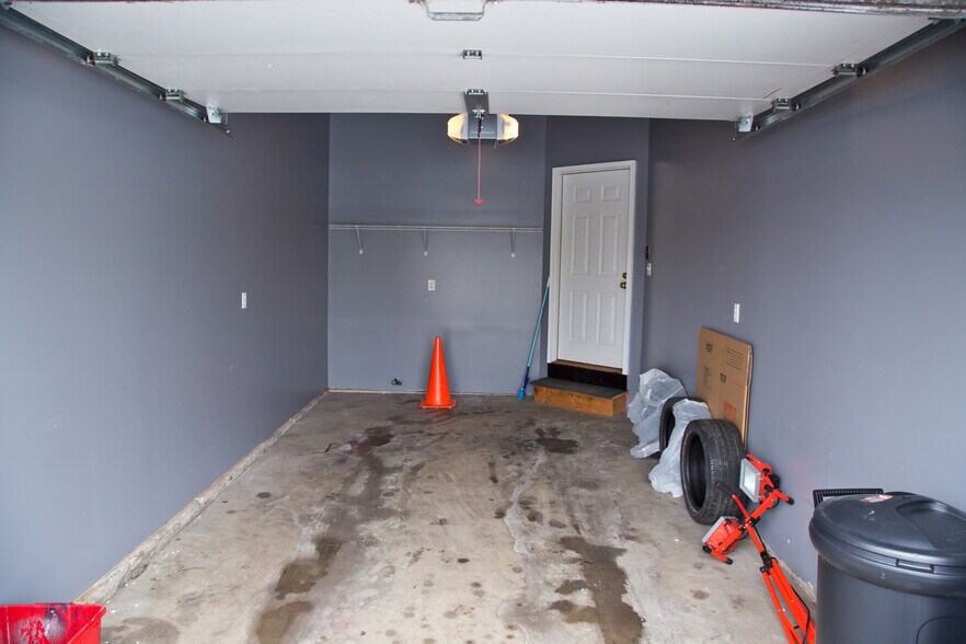 Building Photo - 1460 Blue Course Dr