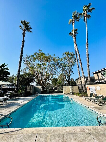 Building Photo - 8452 El Arroyo Dr