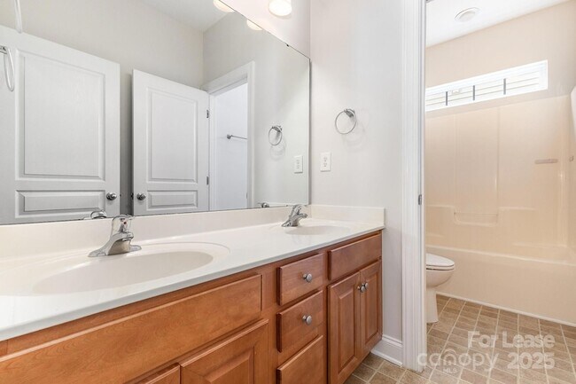 Building Photo - 9429 Ridgeforest Dr