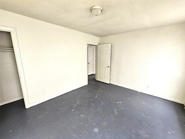 Building Photo - 1135 5th Ave N