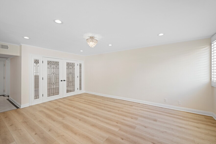 Building Photo - 14141 Dickens St