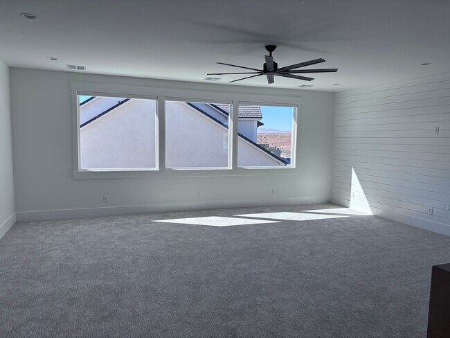 Building Photo - Beautiful 5 bed 4 bath home in Desert Canyon