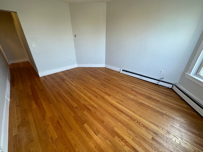 Building Photo - 857 E 1st St