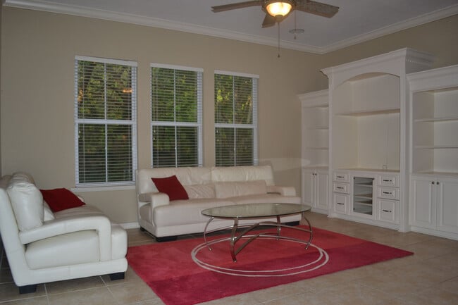 Building Photo - 3813 SW 91st Dr