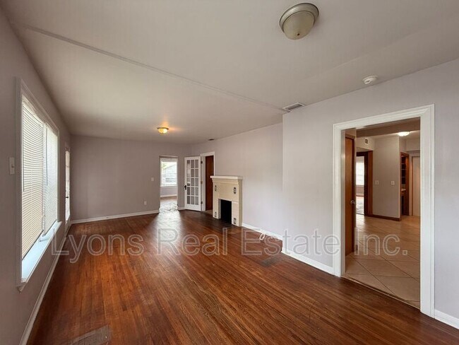 Building Photo - 2114 Dora St