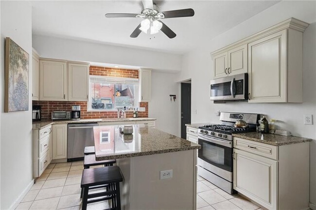Building Photo - 431 Cedarville St