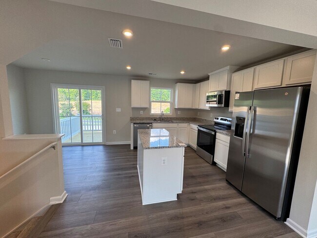 Building Photo - BRAND NEW HOME!