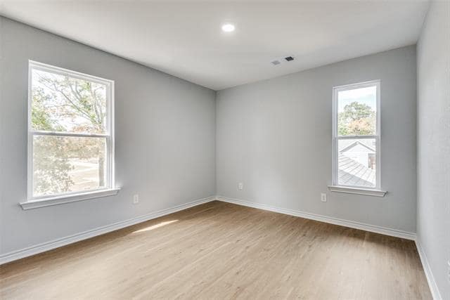 Building Photo - 314 Oak Creek Dr