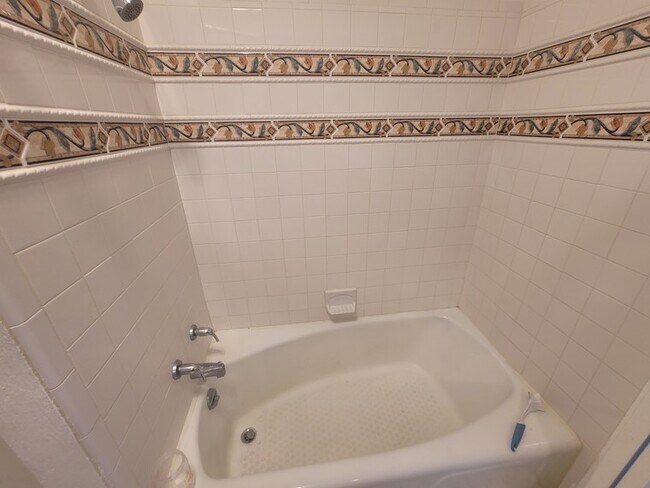 Building Photo - 2626 Beluche Dr