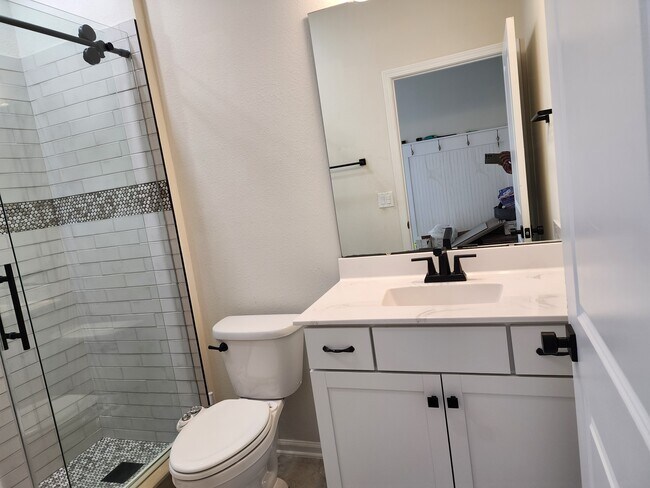 Building Photo - 285 Holly Forest Dr